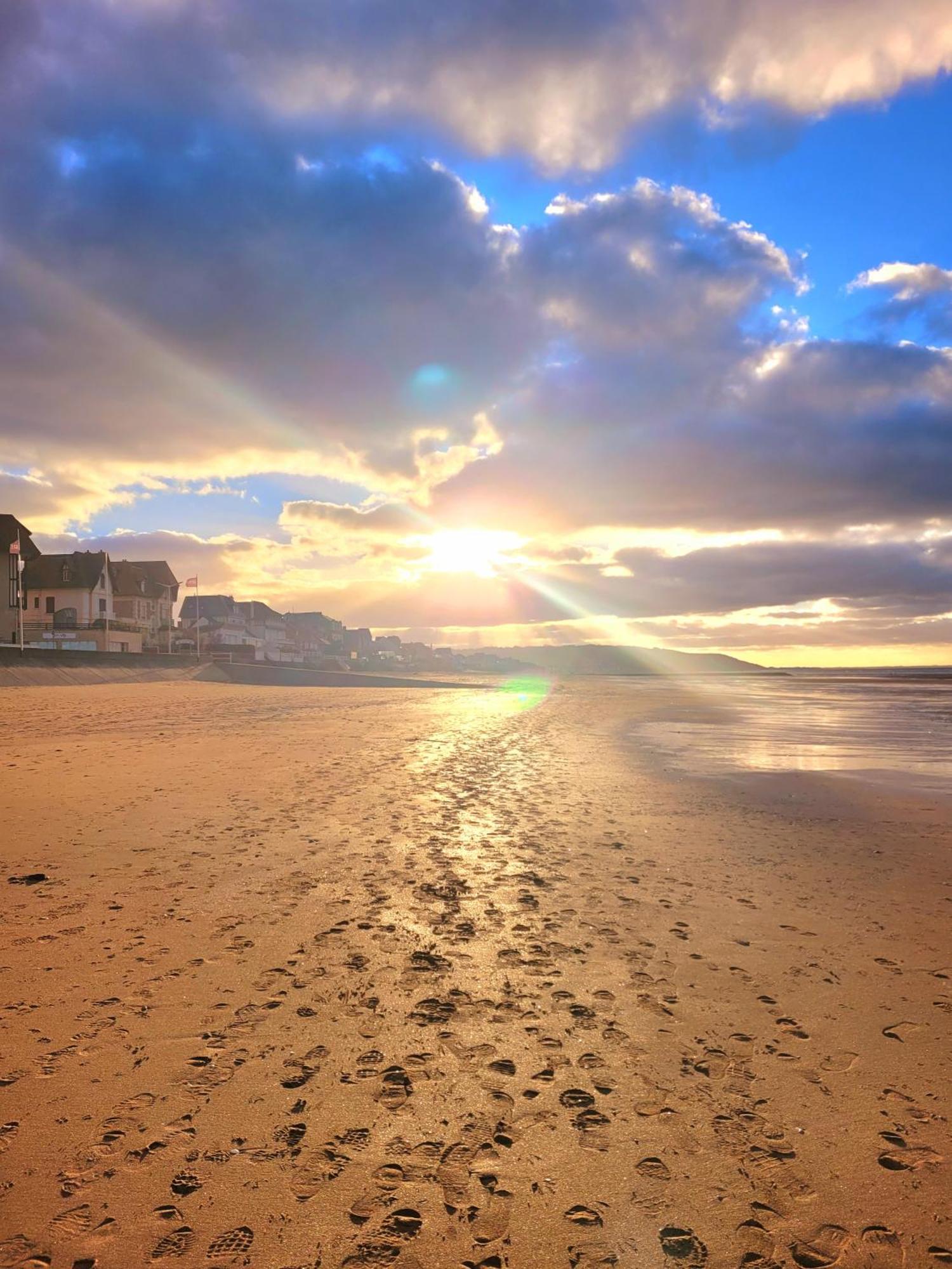 M2M Studio Magnifique Vue Mer - Avec Balcon - Les Pieds Dans L Eau! Blonville-sur-Mer Exterior photo